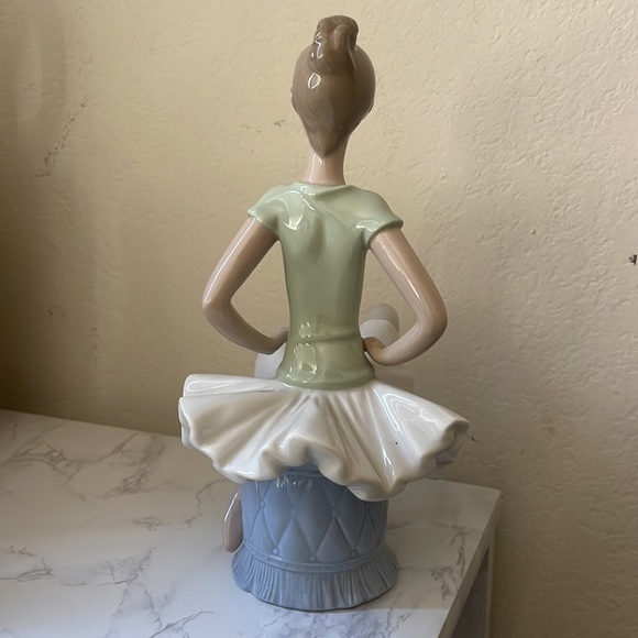 Lladro sitting ballerina - Picture 2 of 4